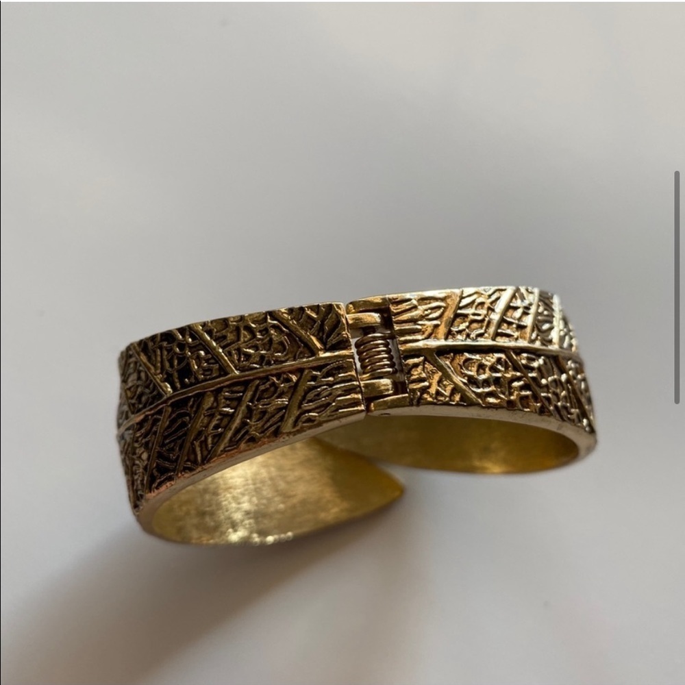 Embracing Leaves Hinged Cuff Bangle in Gold Tone - Picture 7 of 12